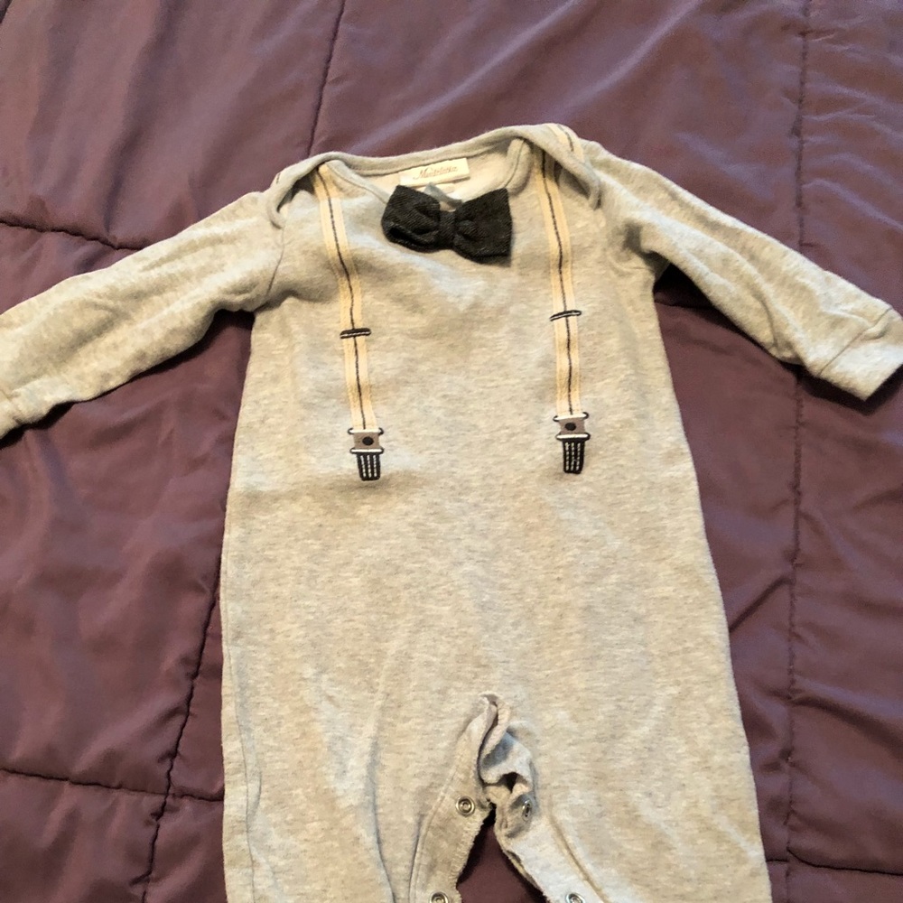 Onesie size 9 months